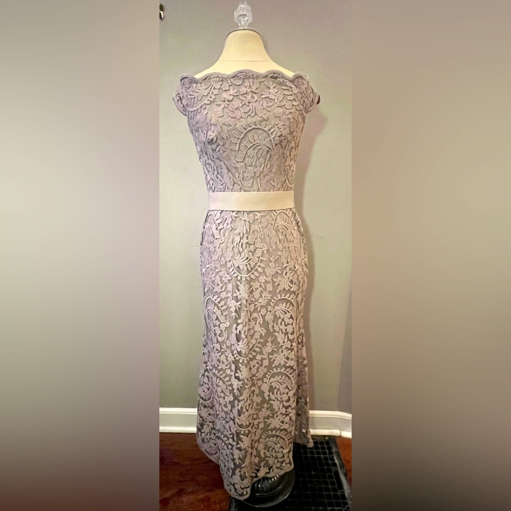 Tadashi Shoji Max Lace Dress Women’s Size 8 Off The Shoulder Taupe Belted.
